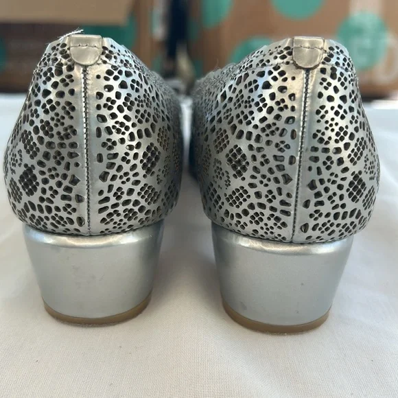 Salvatore Ferragamo Metallic Silver Laser Cut Calf Leather Vara Pumps Size 7B